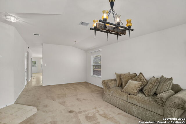 Listing photo id 4 for 9006 Granberry Pass