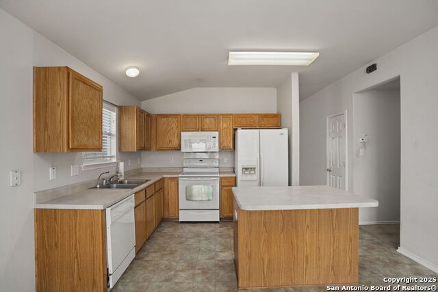 Listing photo id 5 for 9006 Granberry Pass