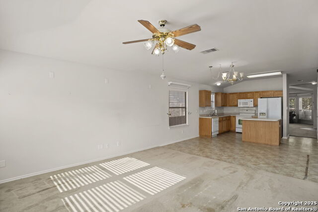 Listing photo id 7 for 9006 Granberry Pass