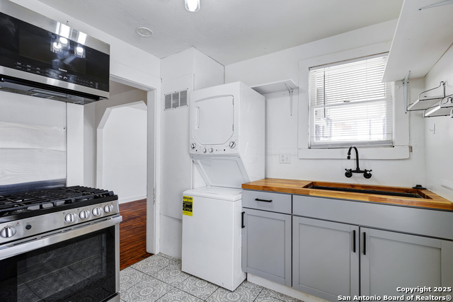 Image 9 of 17 For 522 Myrtle E