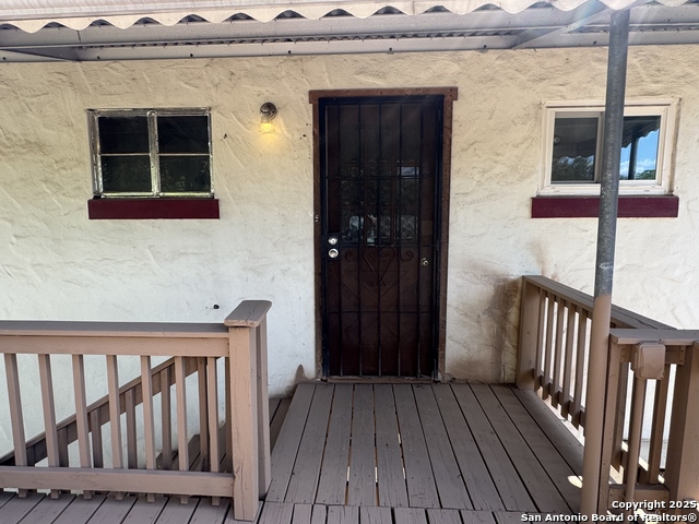 Listing photo id 2 for 108 Robert E Lee  2