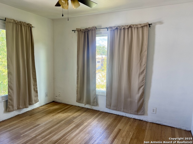 Listing photo id 3 for 108 Robert E Lee  2