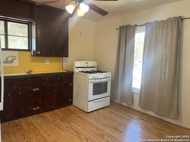 Listing photo id 5 for 108 Robert E Lee  2