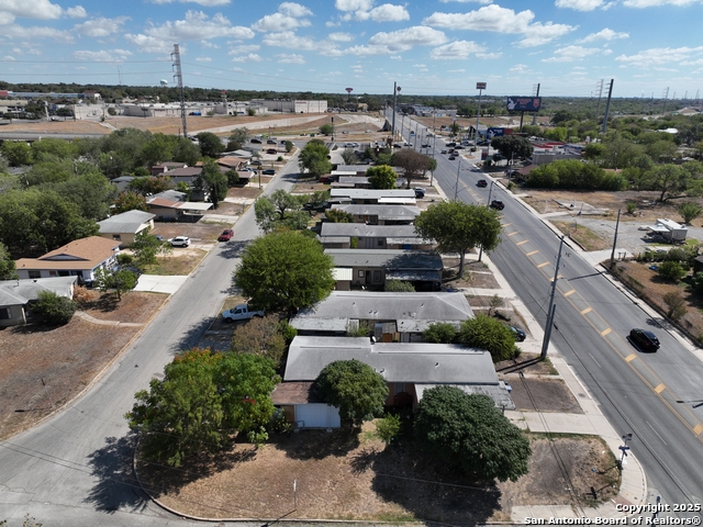 Listing photo id 1 for 2123 Southcross Blvd E