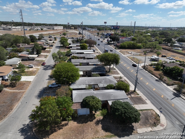 Listing photo id 2 for 2123 Southcross Blvd E