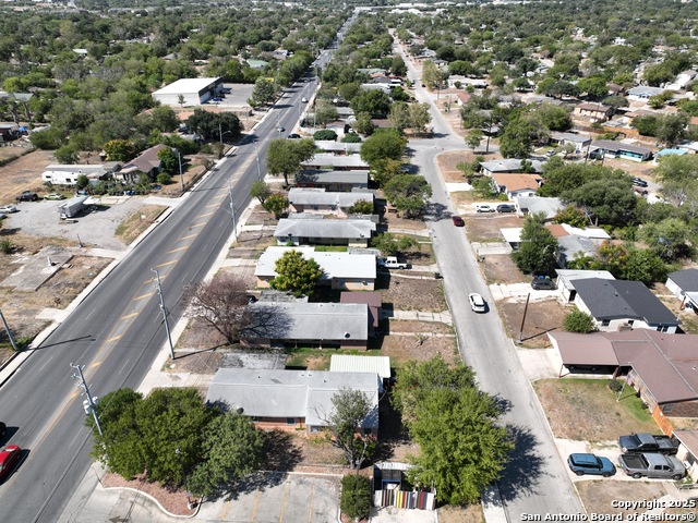 Listing photo id 3 for 2123 Southcross Blvd E