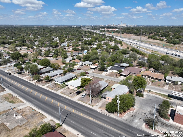 Listing photo id 4 for 2123 Southcross Blvd E