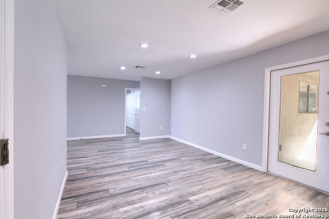 Image 15 of 32 For 6506 Robin