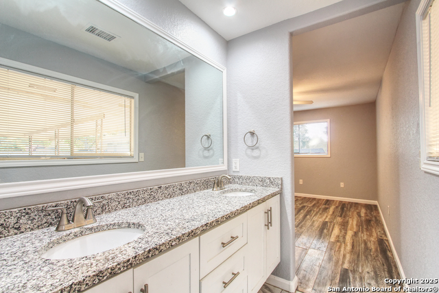 Image 28 of 32 For 6506 Robin