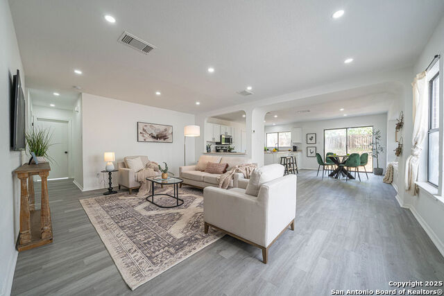 Image 2 of 12 For 8039 Cantura Mills