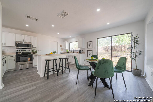 Image 4 of 12 For 8039 Cantura Mills