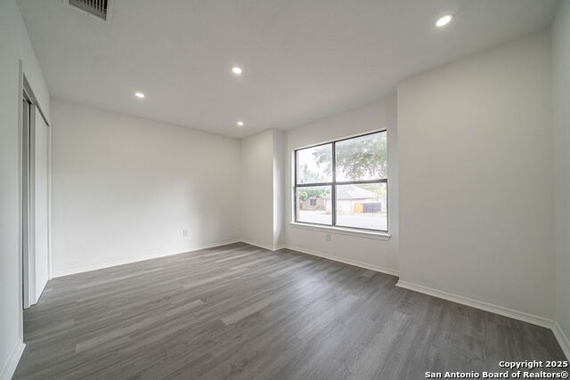 Image 7 of 12 For 8039 Cantura Mills