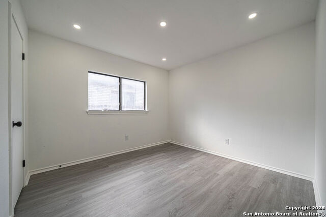 Image 8 of 12 For 8039 Cantura Mills