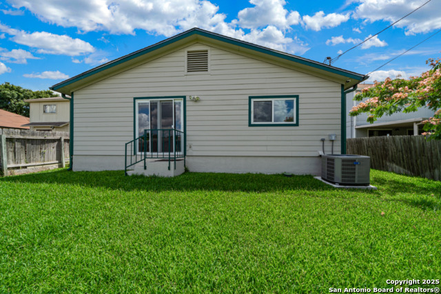 Image 22 of 28 For 4527 Stradford Place