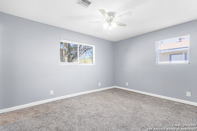 Listing photo id 13 for 5122 Binz Engleman Rd