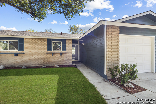 Listing photo id 0 for 5122 Binz Engleman Rd