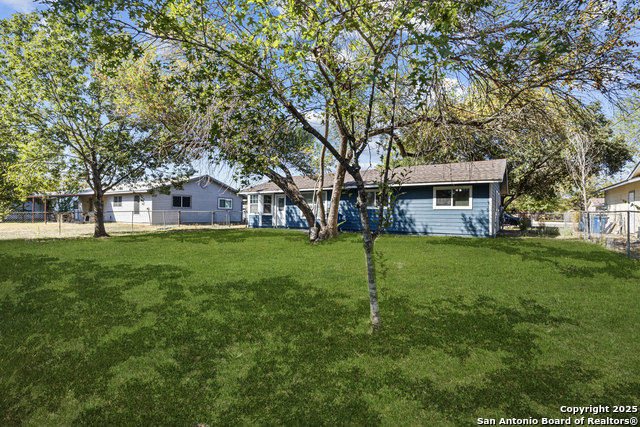 Listing photo id 1 for 5122 Binz Engleman Rd