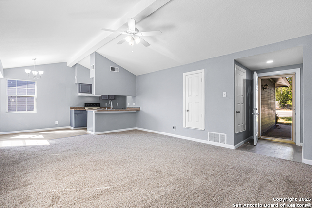 Listing photo id 5 for 5122 Binz Engleman Rd