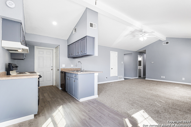 Listing photo id 6 for 5122 Binz Engleman Rd