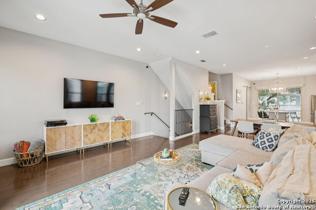 Image 10 of 30 For 219 Melrose Dr E B