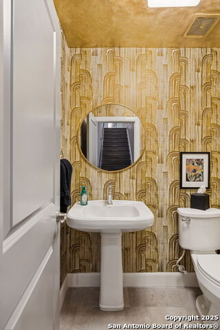 Image 14 of 30 For 219 Melrose Dr E B