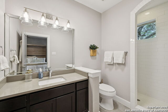 Image 15 of 30 For 219 Melrose Dr E B