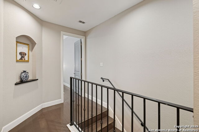 Image 17 of 30 For 219 Melrose Dr E B