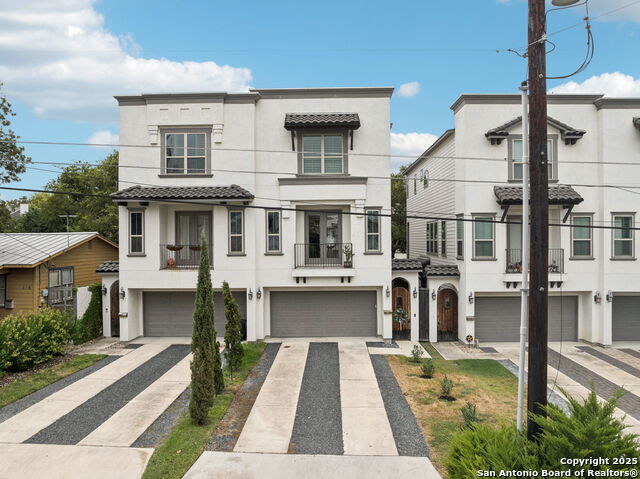 Image 2 of 30 For 219 Melrose Dr E B