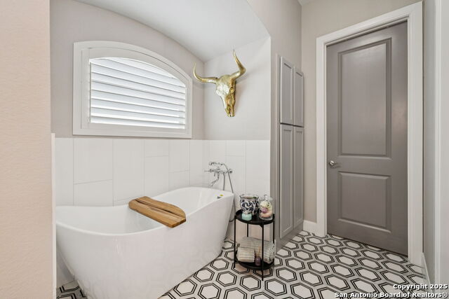 Image 20 of 30 For 219 Melrose Dr E B