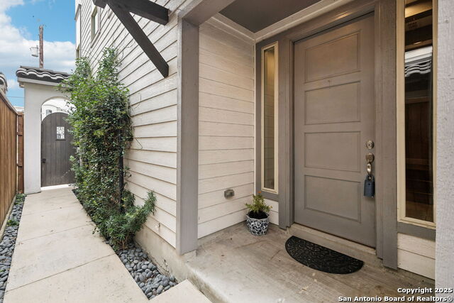 Image 24 of 30 For 219 Melrose Dr E B