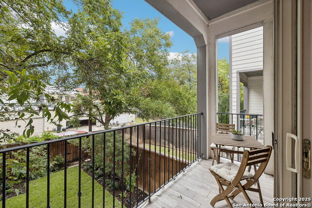 Image 25 of 30 For 219 Melrose Dr E B