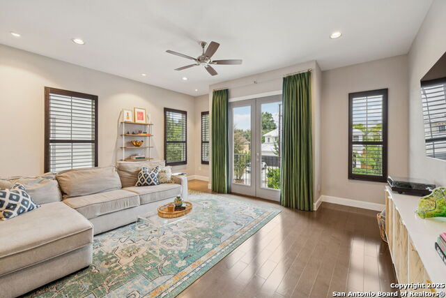 Image 7 of 30 For 219 Melrose Dr E B