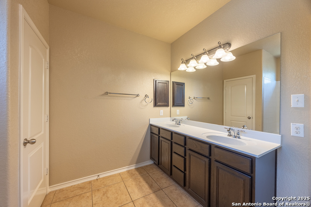 Image 11 of 17 For 1323 Nicholas Manor