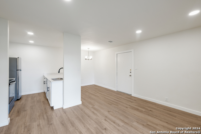 Image 10 of 17 For 340 Montclair St  208