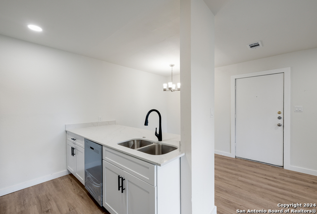 Image 8 of 17 For 340 Montclair St  208