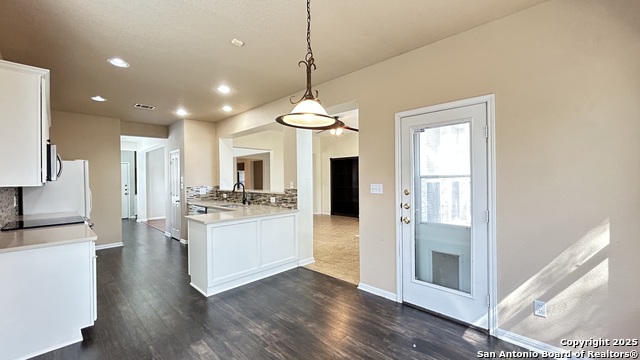 Image 23 of 42 For 9518 Horserace