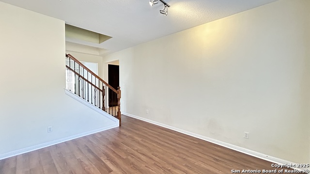 Image 27 of 42 For 9518 Horserace