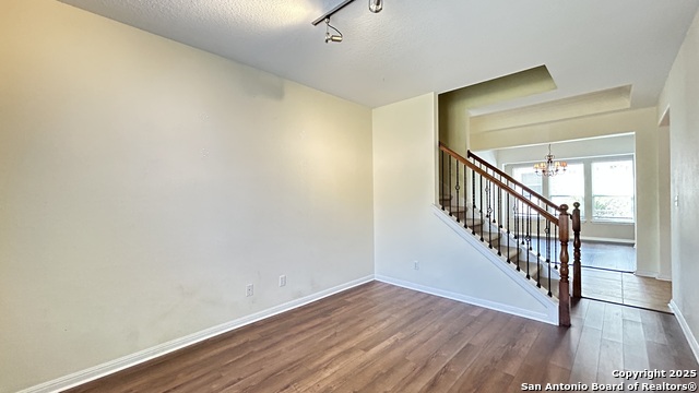 Image 28 of 42 For 9518 Horserace