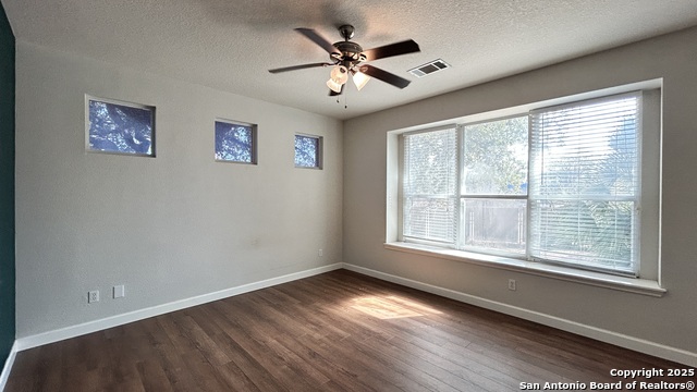 Image 29 of 42 For 9518 Horserace