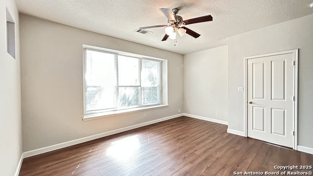 Image 30 of 42 For 9518 Horserace