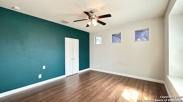 Image 32 of 42 For 9518 Horserace