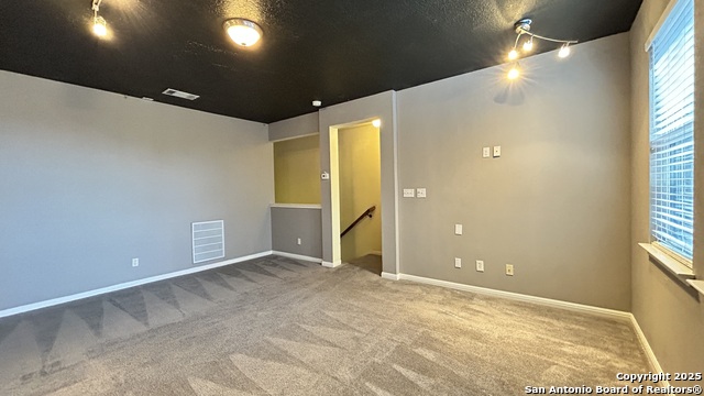 Image 38 of 42 For 9518 Horserace