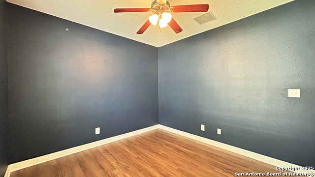 Image 5 of 42 For 9518 Horserace