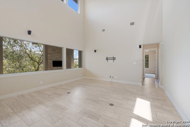 Image 14 of 41 For 10046 Ivory Cyn