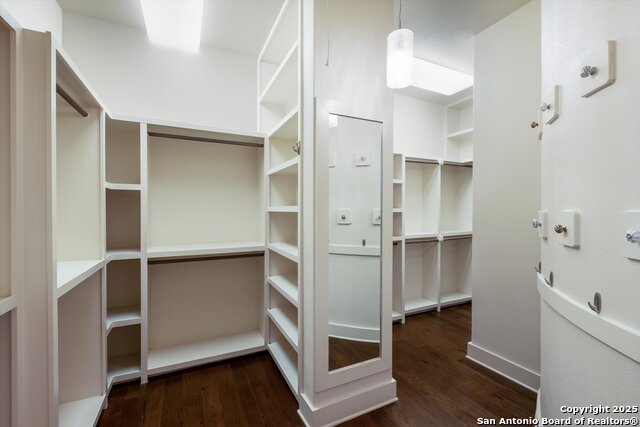 Image 18 of 41 For 10046 Ivory Cyn