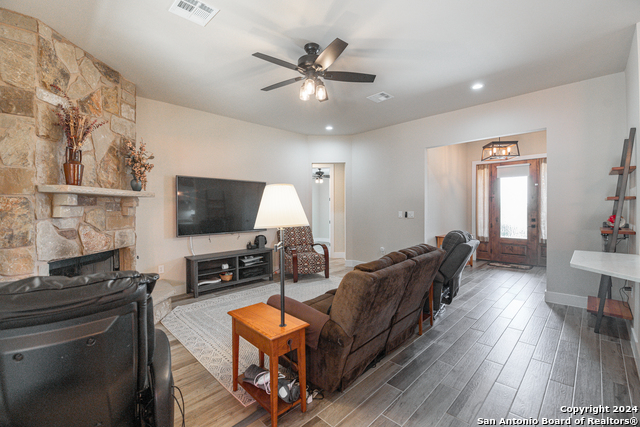 Image 14 of 41 For 924 Rhinestone