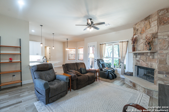 Image 15 of 41 For 924 Rhinestone