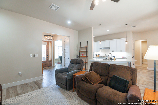 Image 16 of 41 For 924 Rhinestone