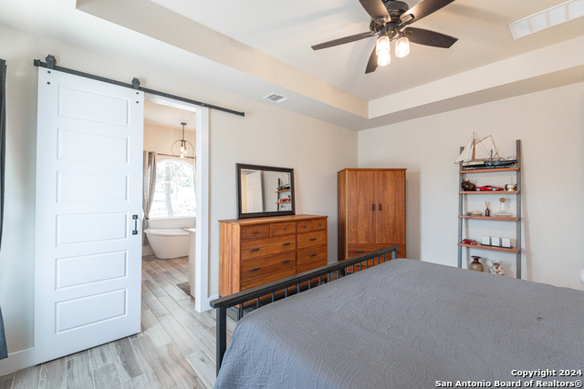 Image 18 of 41 For 924 Rhinestone