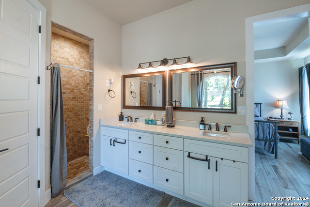 Image 20 of 41 For 924 Rhinestone